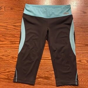 FILA SPORT woman’s live in motion activewear capris turquoise black size Med